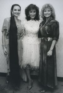 Loretta Lynn, Crystal Gayle, Peggy Sue 1990, NY.jpg